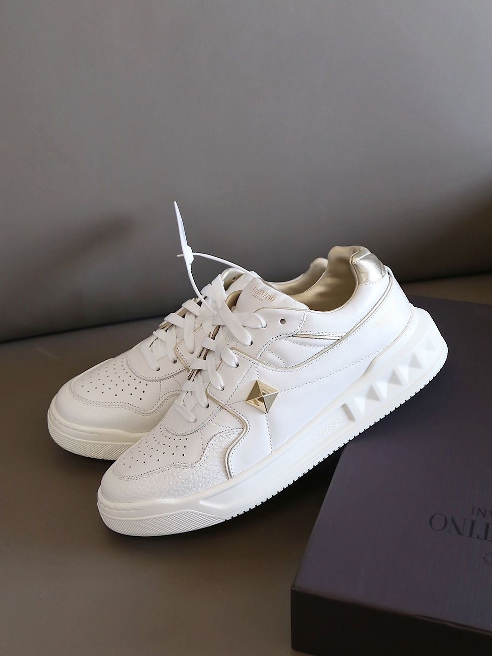 Thumbnail: Valentino Garavani One Stud low-top