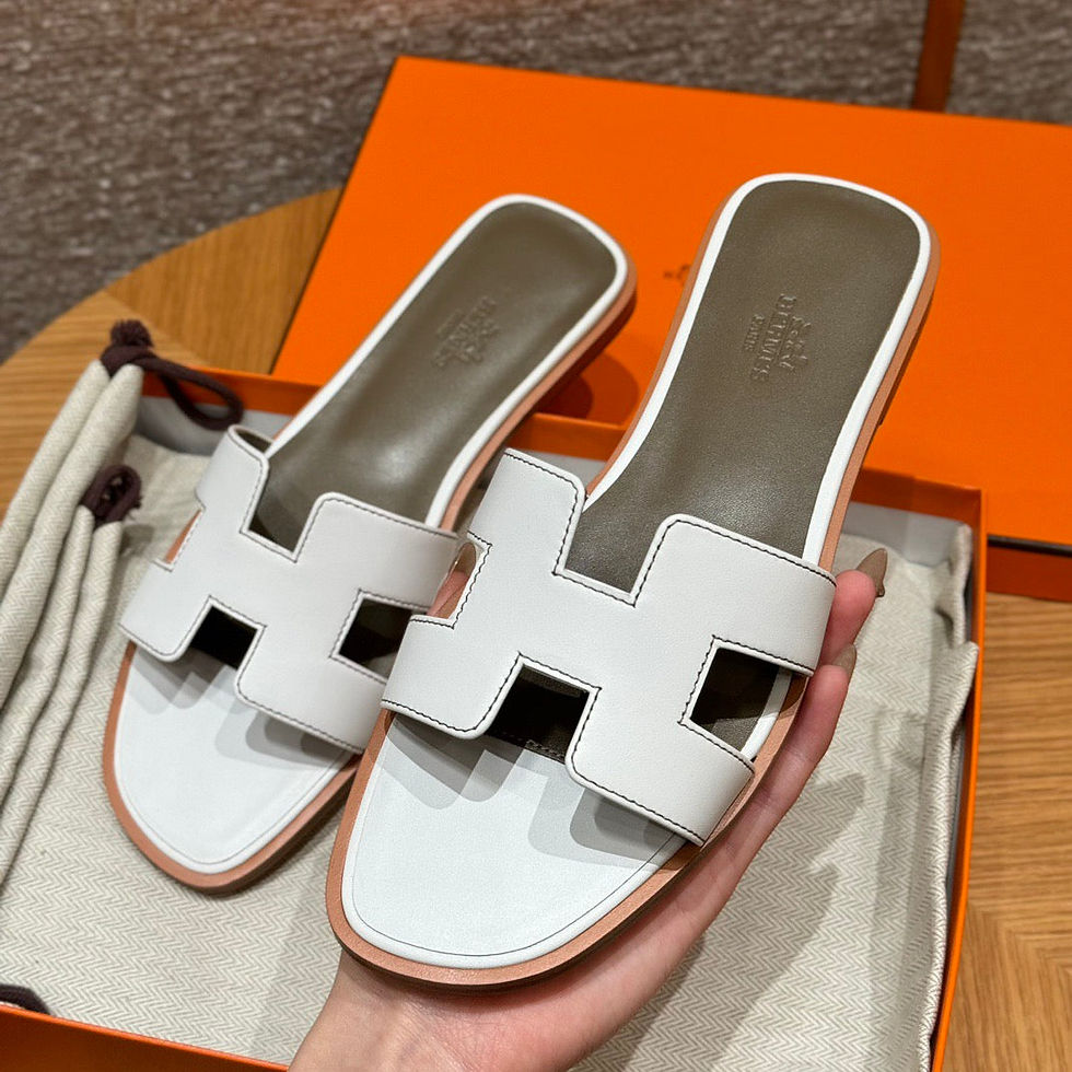 Thumbnail: Hermes Women Sandal — Burgundy