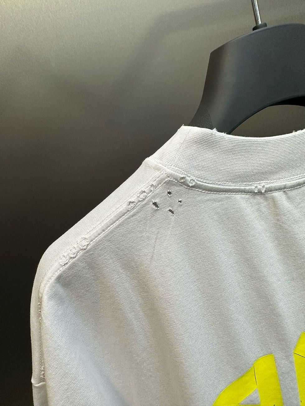 Thumbnail: Balenciaga T-Shirt Blanc – Logo Tape Doré
