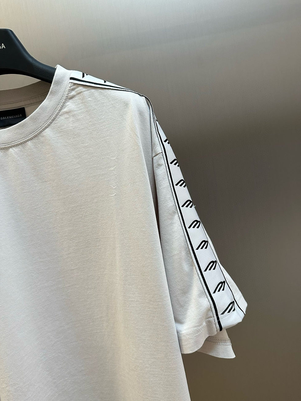 Thumbnail: Balenciaga T-Shirt Blanc – Bandes Monogramme V2