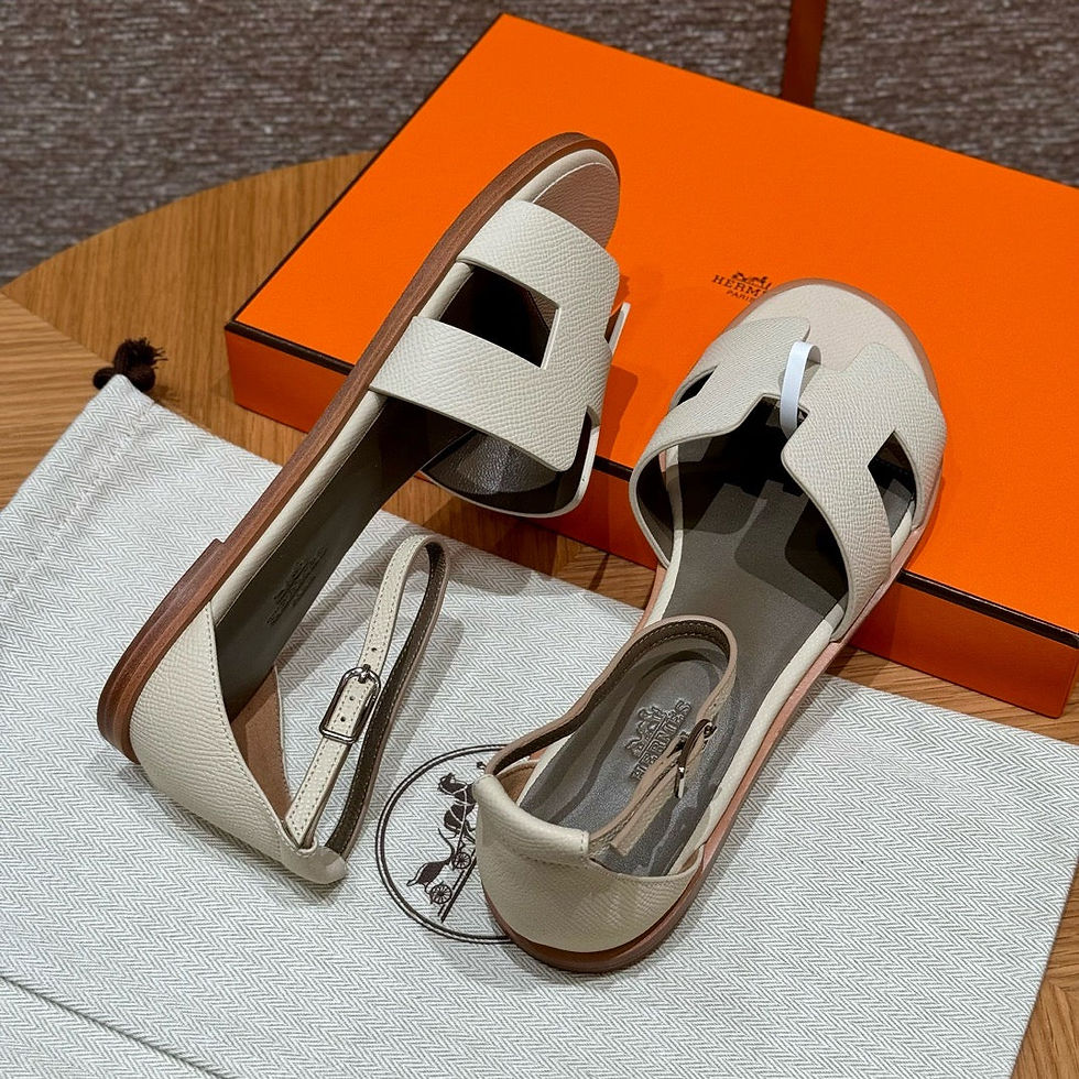 Thumbnail: Hermes Women Sandal — Red