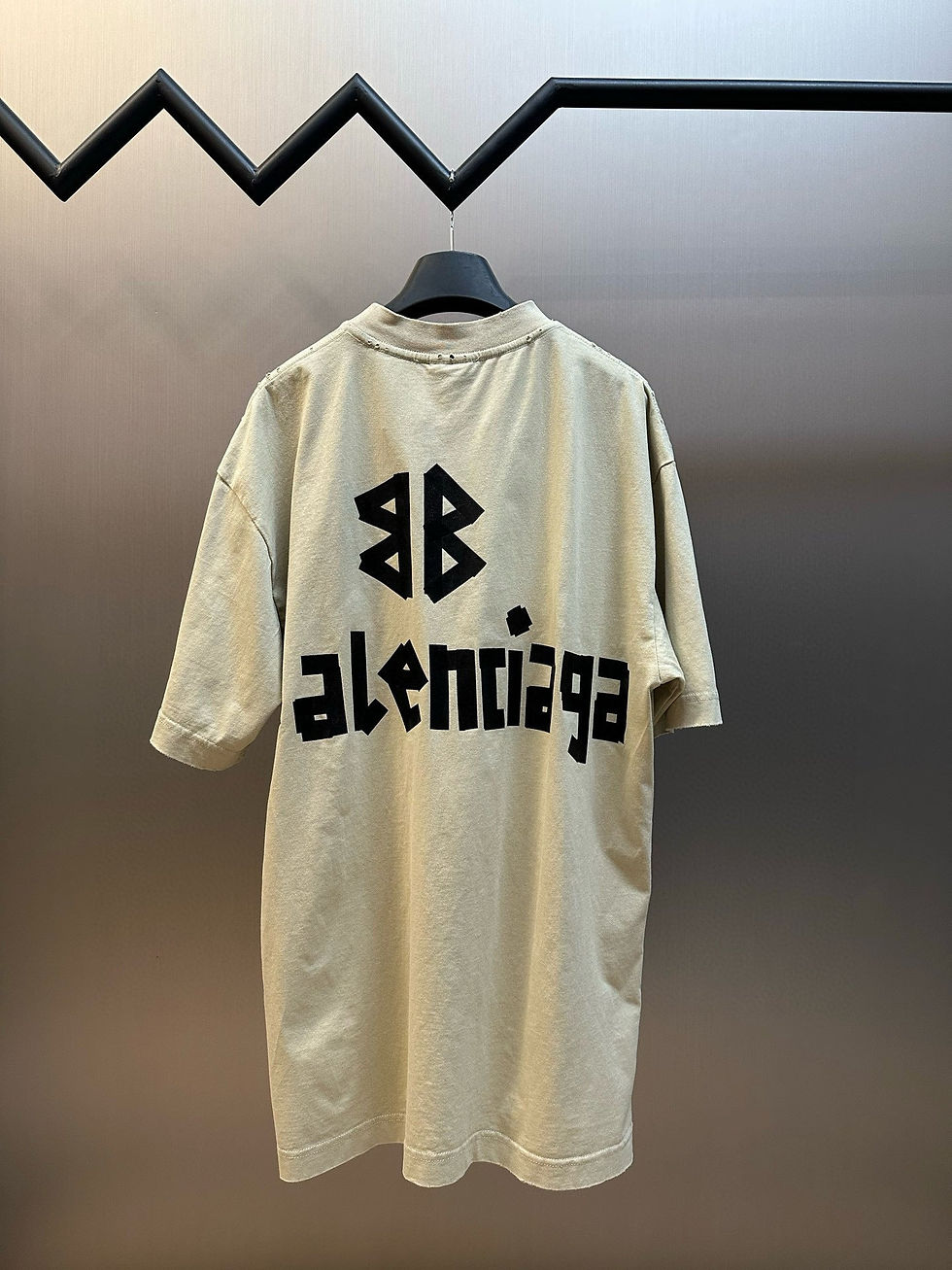 Thumbnail: Balenciaga T-Shirt Beige – Logo Arc Noir