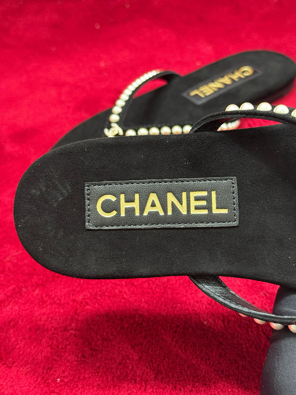 Thumbnail: Chanel Women Slide Sandal — Black
