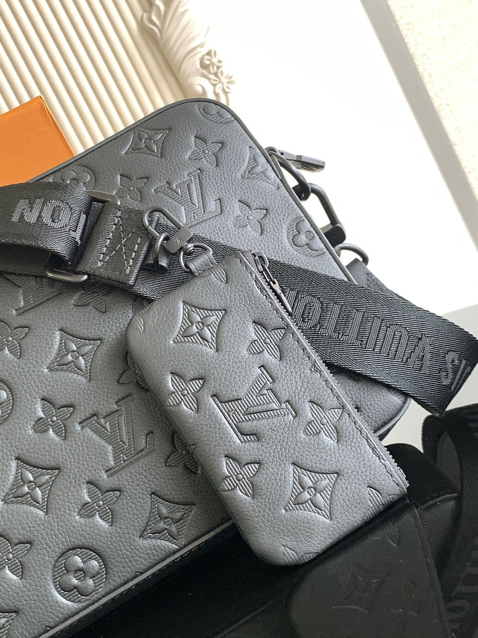 Thumbnail: Louis Vuitton Mailman Bag