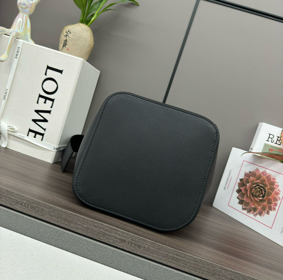 Thumbnail: Loewe Pebble Bucket