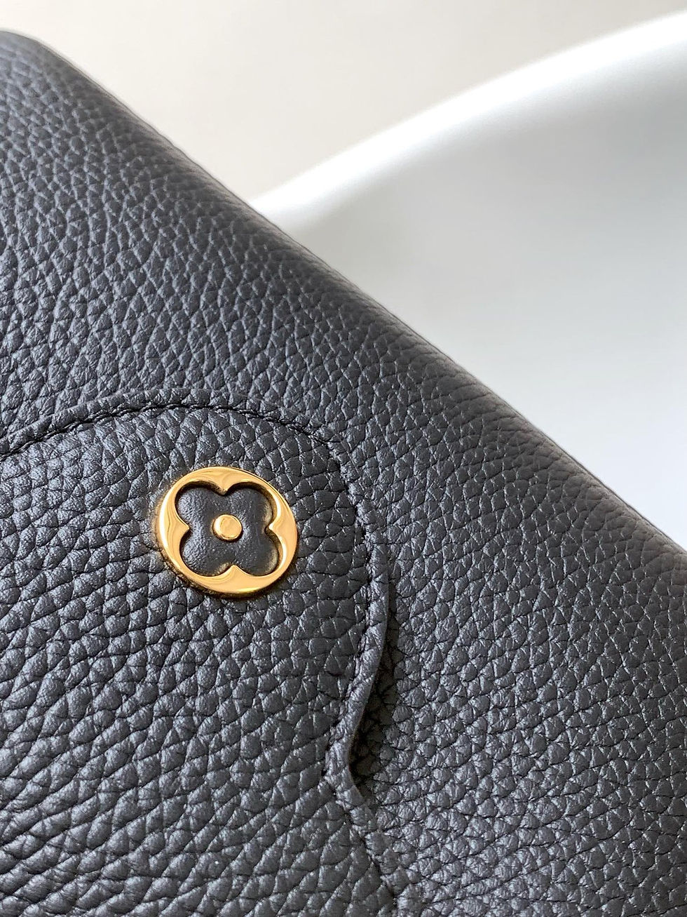 Thumbnail: Louis Vuitton CAPUCINES MM BAG 21 IN BLACK TAURILLON COWHIDE GOLD HARDWARE
