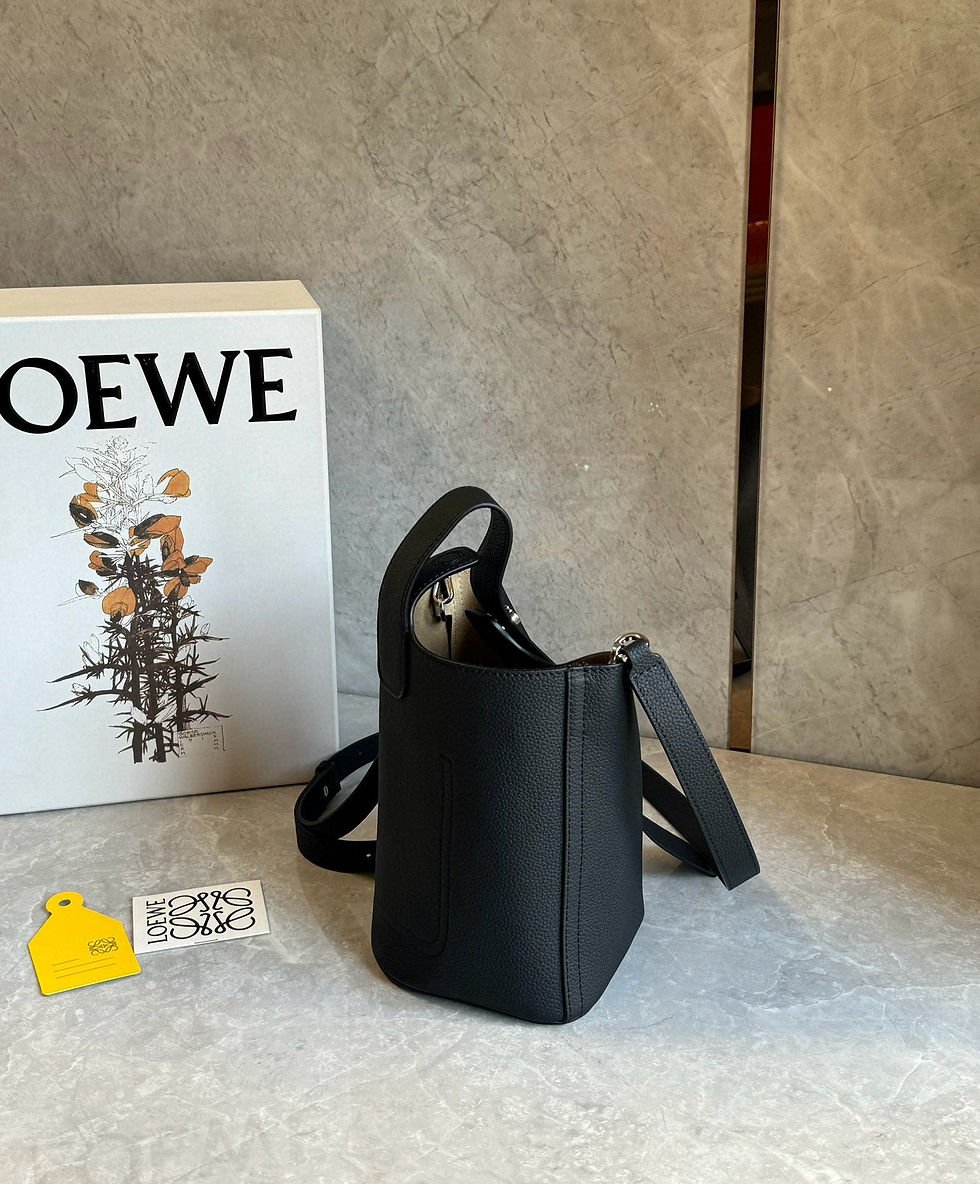 Thumbnail: Loewe Pebble Bucket Bag
