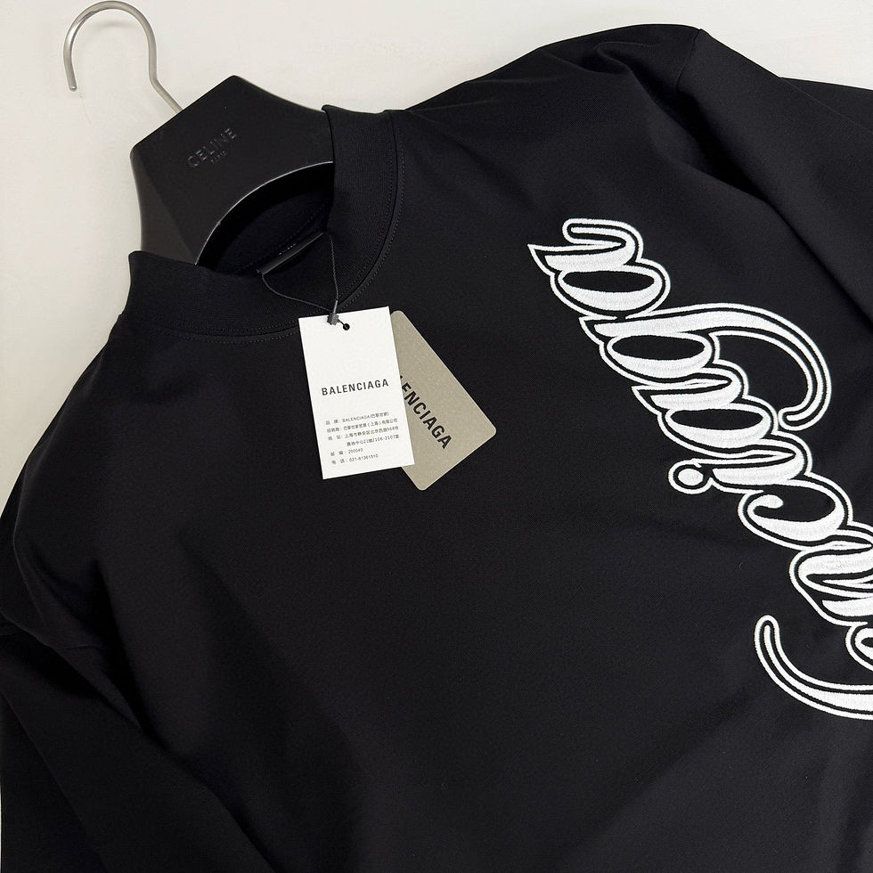 Thumbnail: Balenciaga T-Shirt Noir – Script Cursif Vertical Blanc