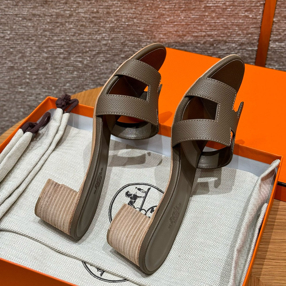 Thumbnail: Hermes Women Heeled Sandal — Burgundy