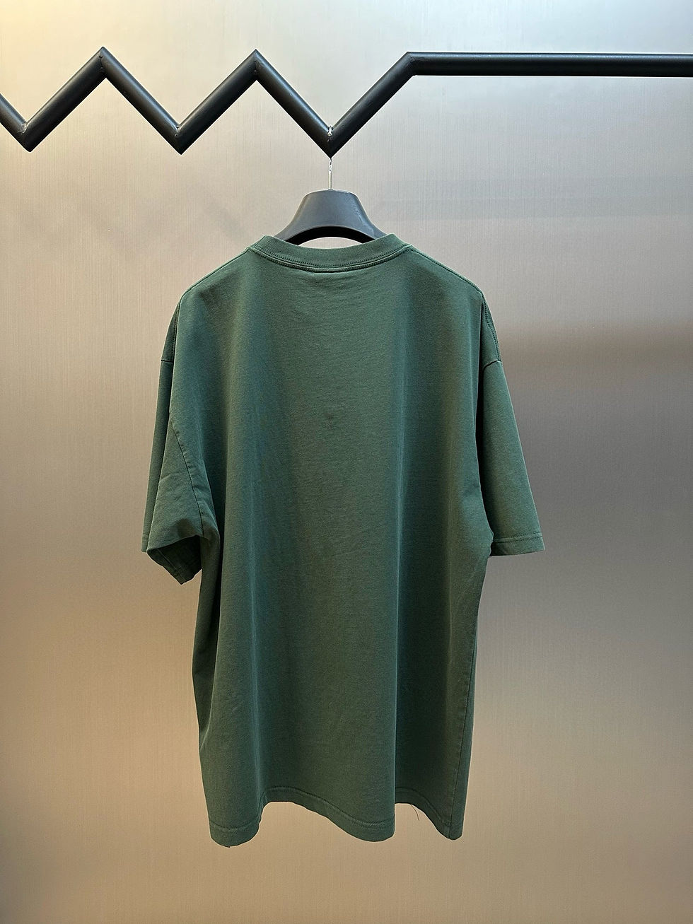 Thumbnail: Balenciaga T-Shirt Vert Kaki – Monogramme BB Rouille