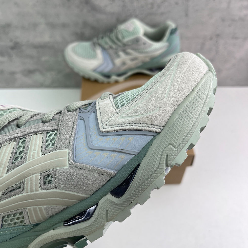 Thumbnail: Asics Gel Kayano 14