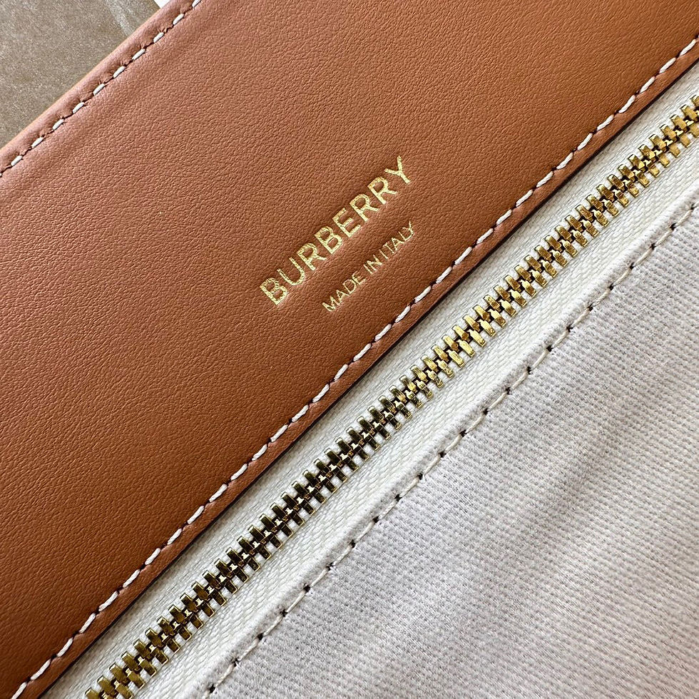 Thumbnail: Burberry Tote 126