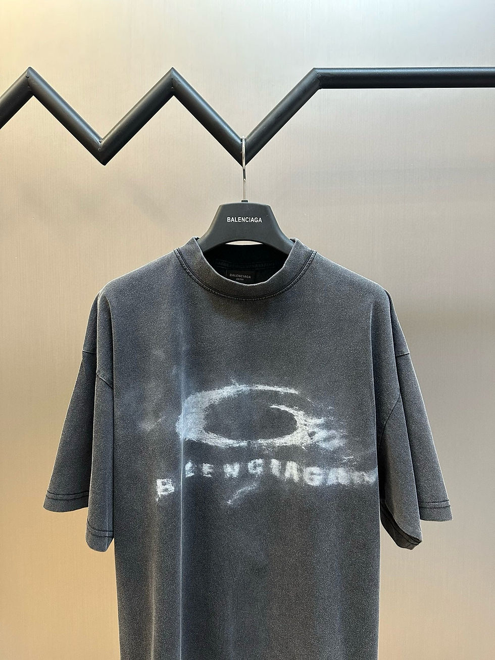 Thumbnail: Balenciaga T-Shirt Gris – Logo Ovale Fumée