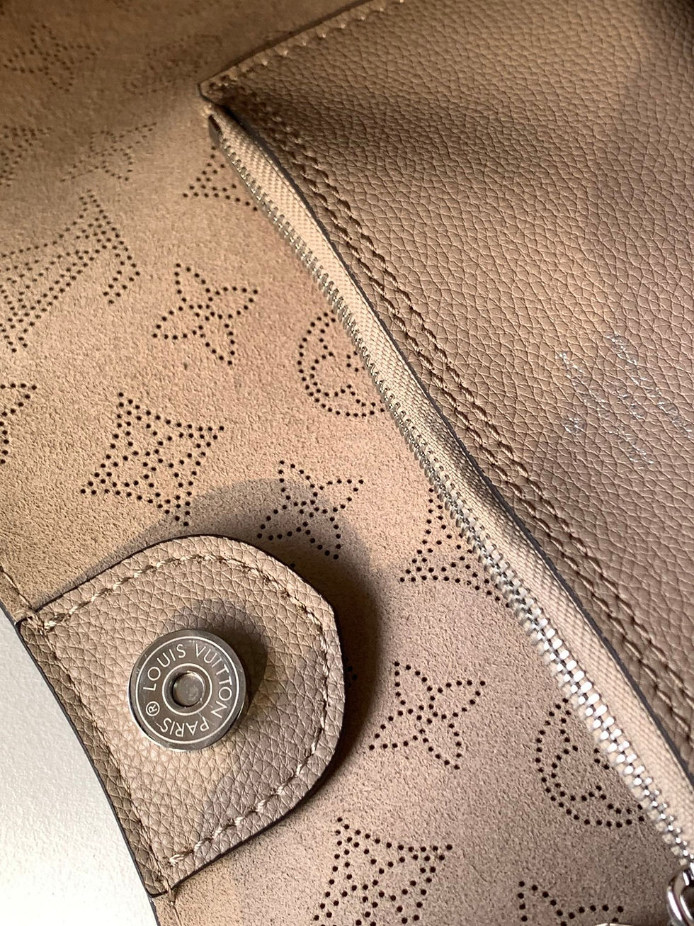 Thumbnail: Louis Vuitton CARMEL HOBO 40 BEIGE MAHINA