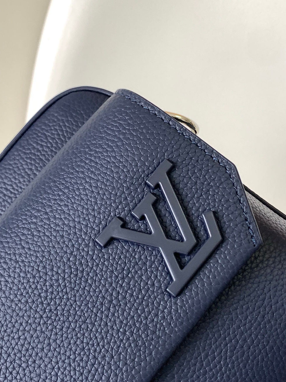 Thumbnail: Louis Vuitton Fastline