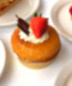 Savarin à la crème fouettée, fraise et chocolat