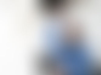 業務用エアコンの設置・点検を行う作業スタッフ