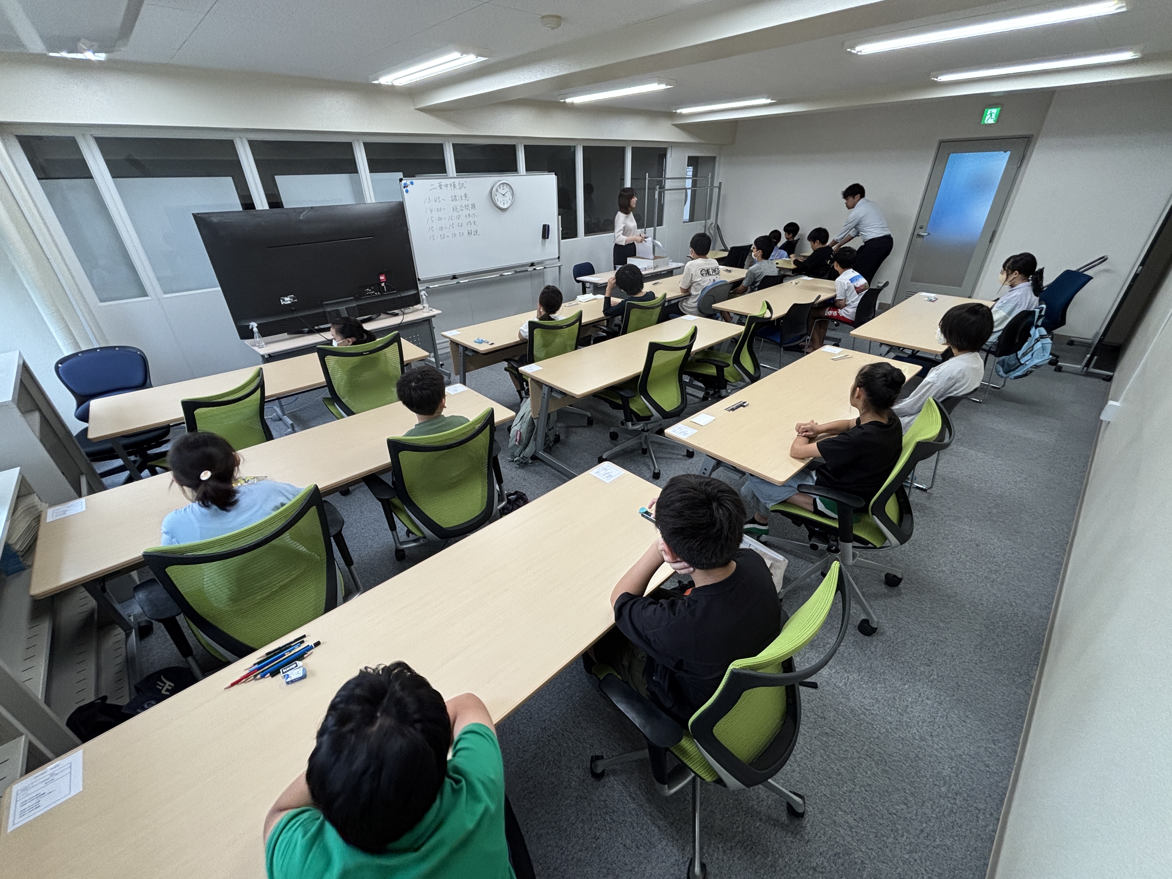 宮城県の家具 【ニ華中の受験対策に】学校の机と椅子②