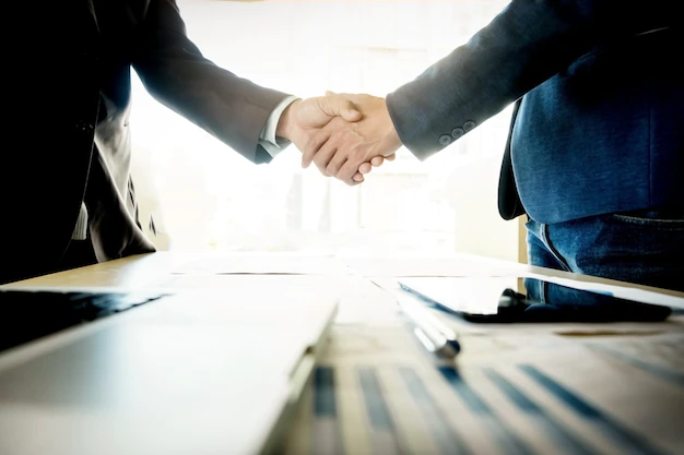 businessmen-shaking-hands-during-meeting_1423-87.jpg.webp