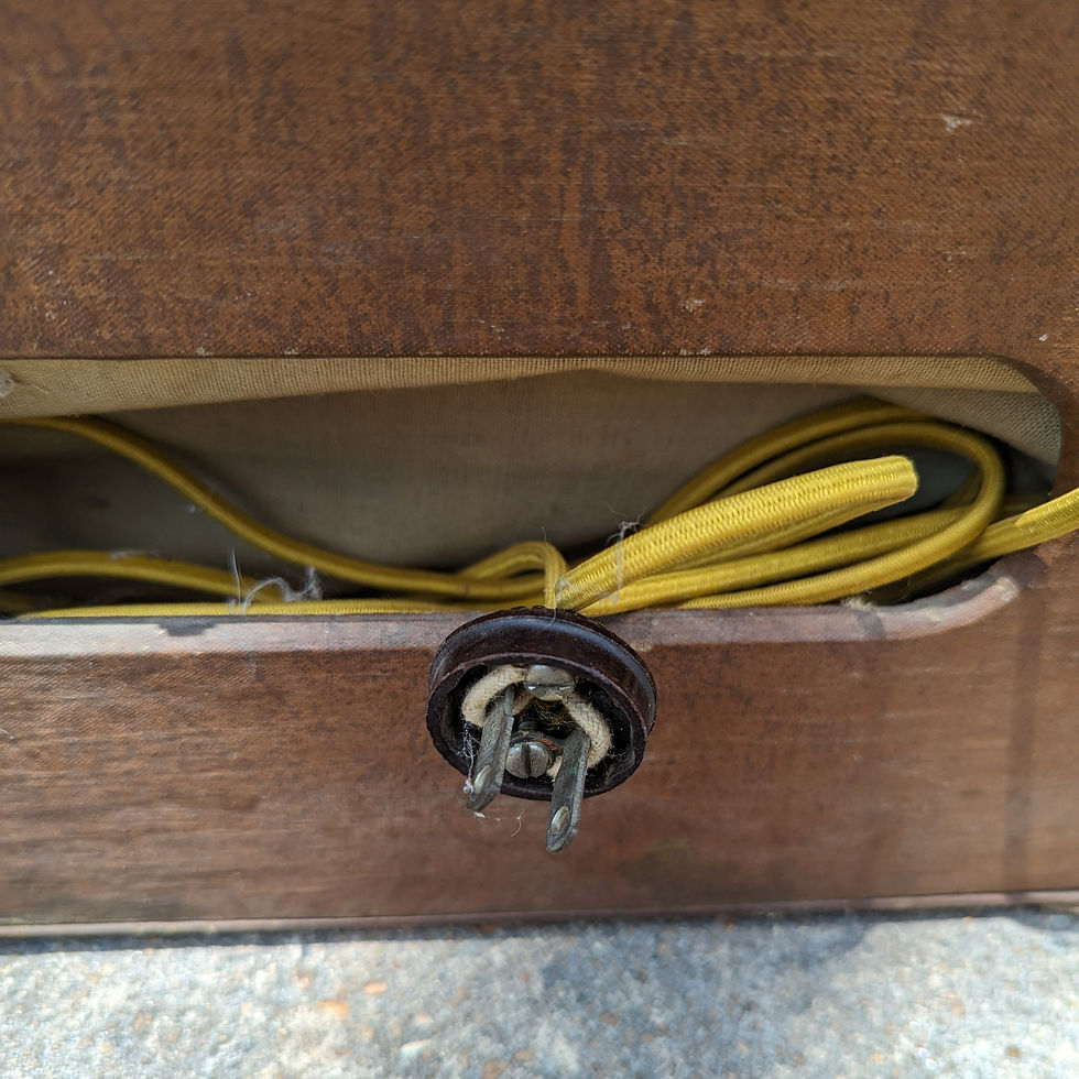 Thumbnail: 1946 Vega Commander Amp
