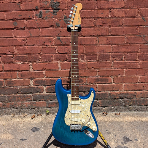 え*む様 □ Fender STRATOCASTER メタリックブルー 1994 1994 Fender Stratocaster Plus Deluxe Blue Metal Burst | Classic