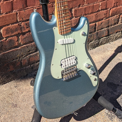 ギター Fender duo-sonic HS Fender Duo-Sonic HS - Black w/ Pau Ferro Fingerboard | Sweetwater