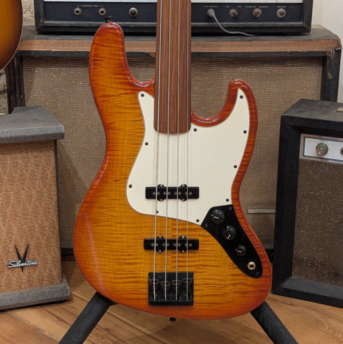 Fender/Warmoth Fretless Jazz Bass | Classic City Vintage Guitars