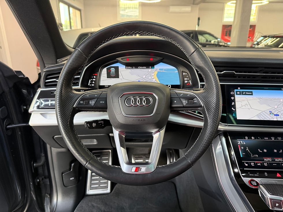 Miniatura: AUDI SQ8 quattro