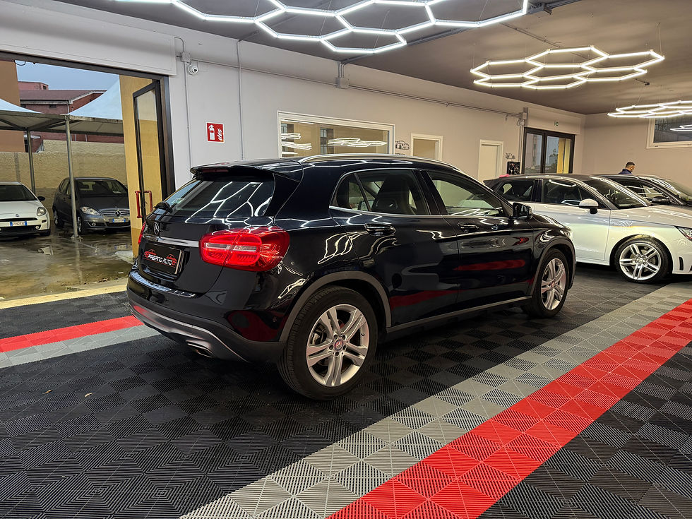 Miniatura: MERCEDES BENZ GLA 180 d