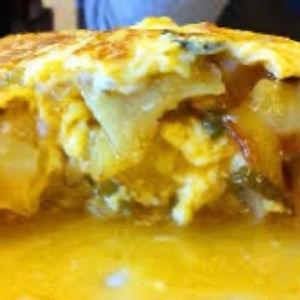Tortilla de Patata con Jamón y Pimientos Verdes