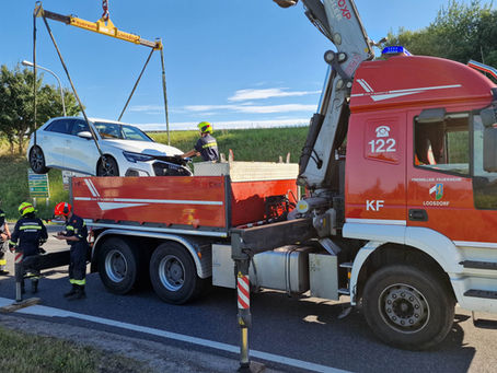 PKW Bergung bei der Autobahnabfahrt