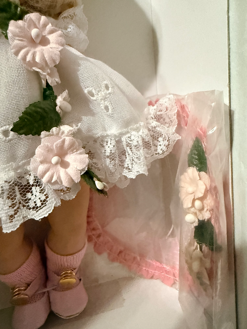 Thumbnail: Adopt Me: Vogue Ginny 8” Dreams Dolls Gallery Exclusive “Cathy” New in Box
