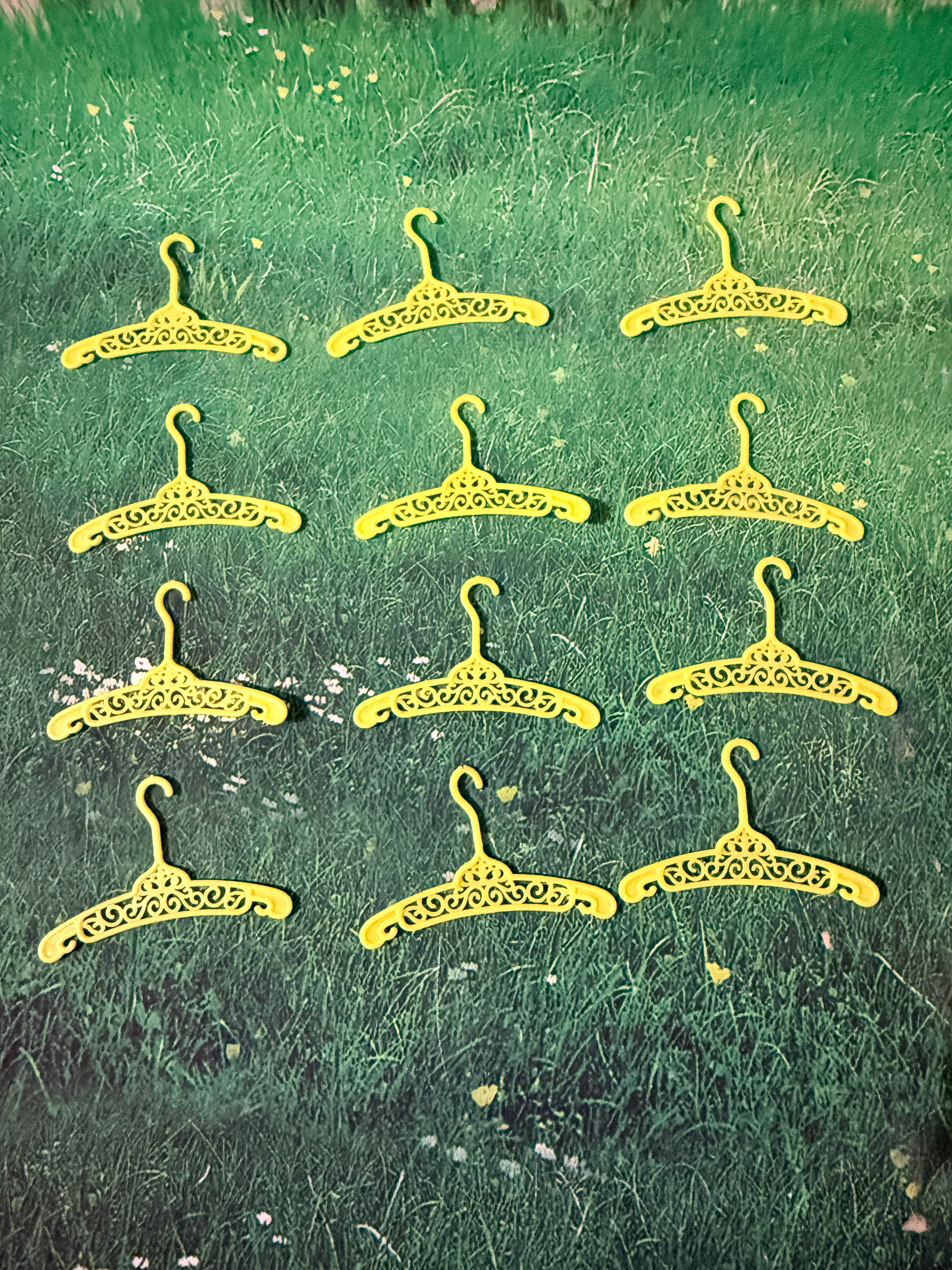 Barbie Vintage 12 Yellow NoNake Hangers Pre-Owned Barbie Closet Accessories
