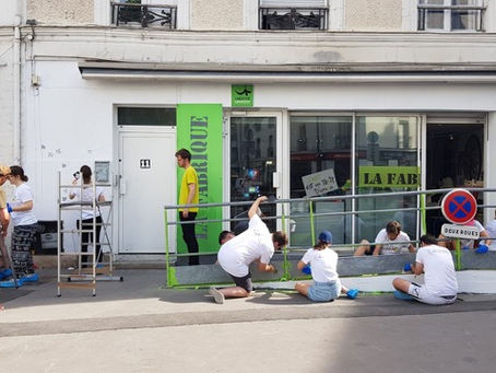 Rénovation de la façade de l'association lors du Citizen Day de L'Oréal