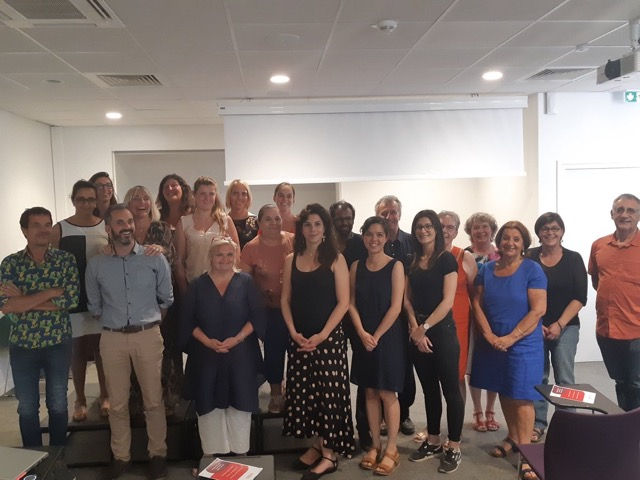 Photo de groupe avec les associations Créative Handicap et Les Petits Frères des Pauvres