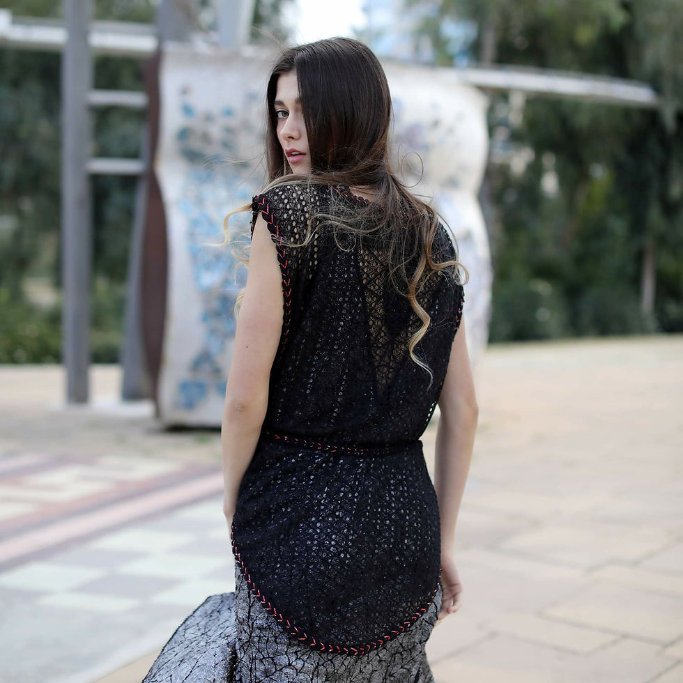 Miniatura: "SOMBRAS DE LOS SUEÑOS" Túnica Negra con Lentejuelas Transparentes