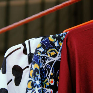 Get Fashionably Creative: How to Combine Colors in Outfits