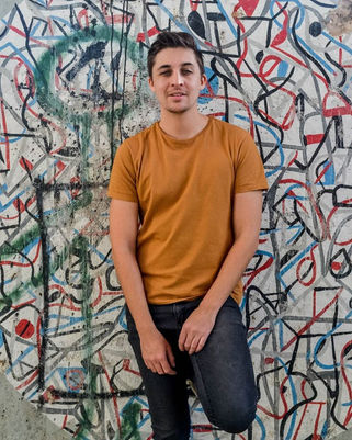 ATOR ESTREIA CENA DE NUDEZ EM CURTA METRAGEM