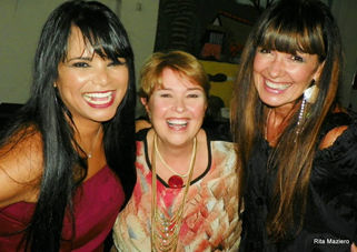 Thelma Sturion é desafiada pelas amigas