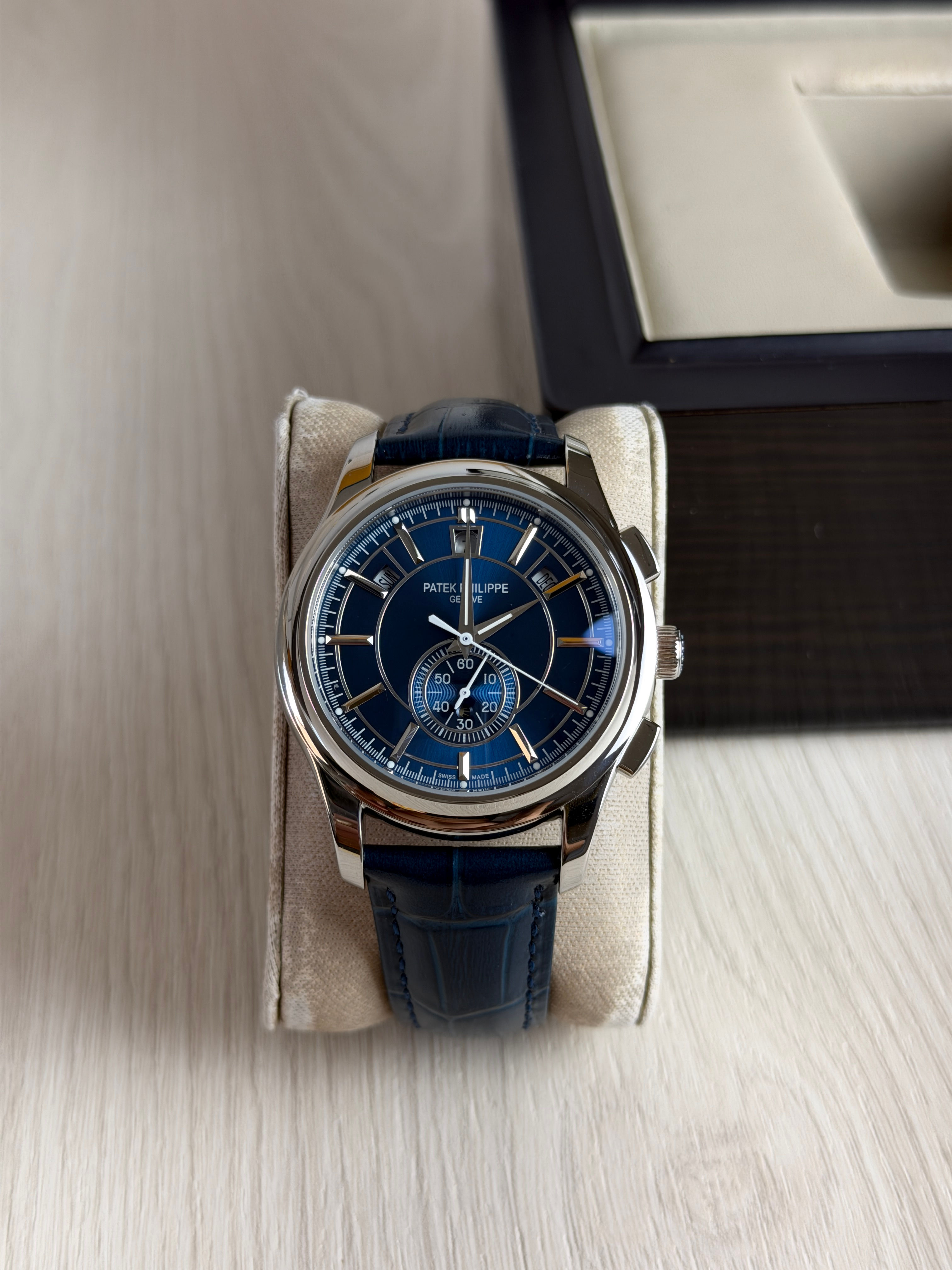 PATEK PHILIPPE ANNUAL CALENDAR PRATA AZUL 43MM