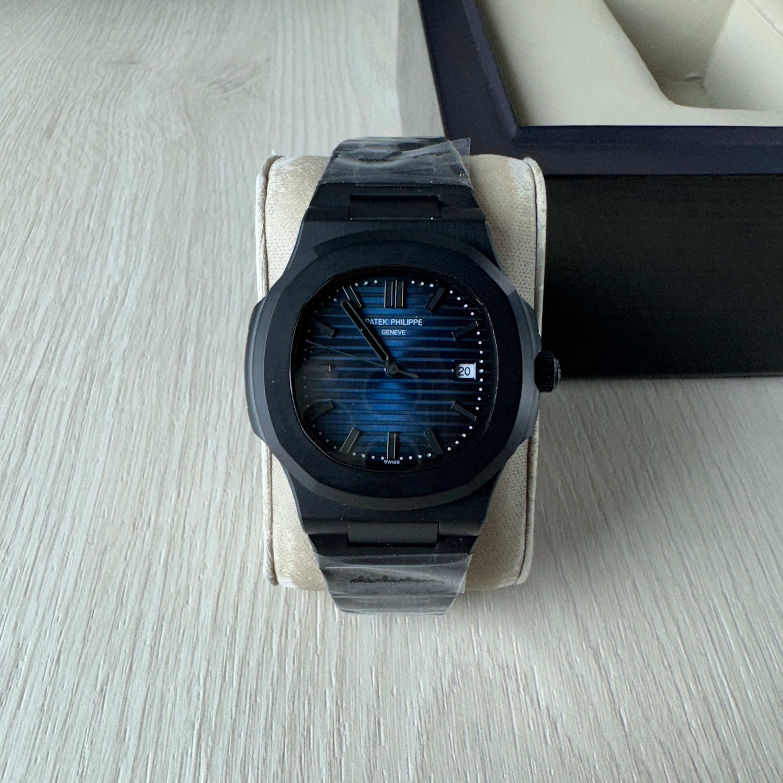 PATEK PHILIPPE NAUTILUS PRETO AZUL 40MM