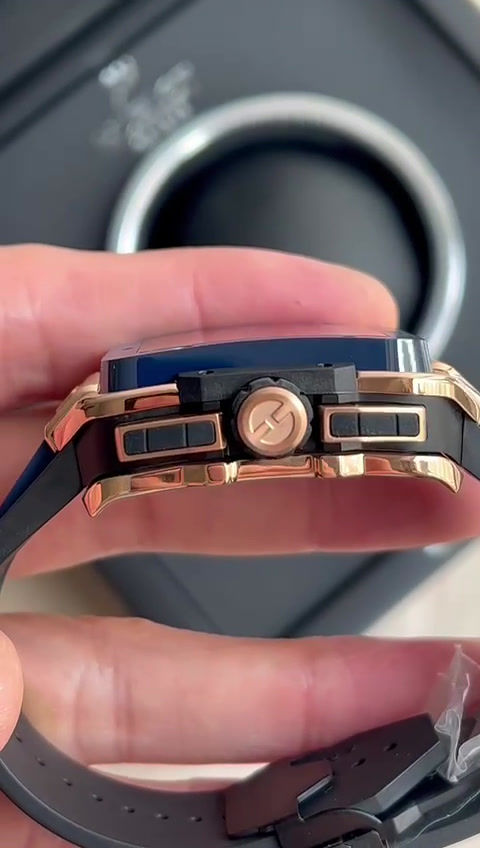 Miniatura: HUBLOT SQUARE BANG UNICO ROSE 42MM SUPER CLONE