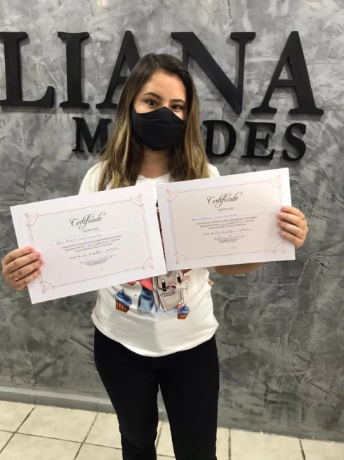 Heloysa, cabeleireira certificada