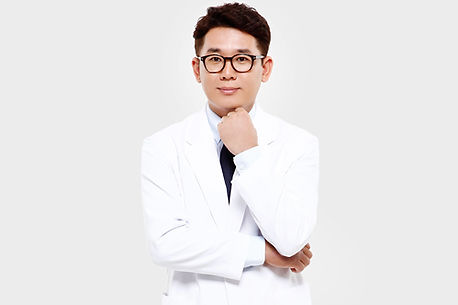 의료진-소개-원장님사진.jpg