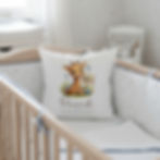 Personalizirana blazina z rojstnimi podatki – motiv žirafe, nežno darilo za novorojenčka