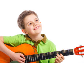 איך נגינה בגיטרה משפרת זיכרון