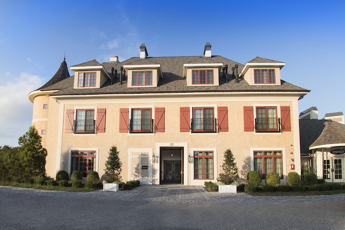 Plymouth Mirbeau Exterior