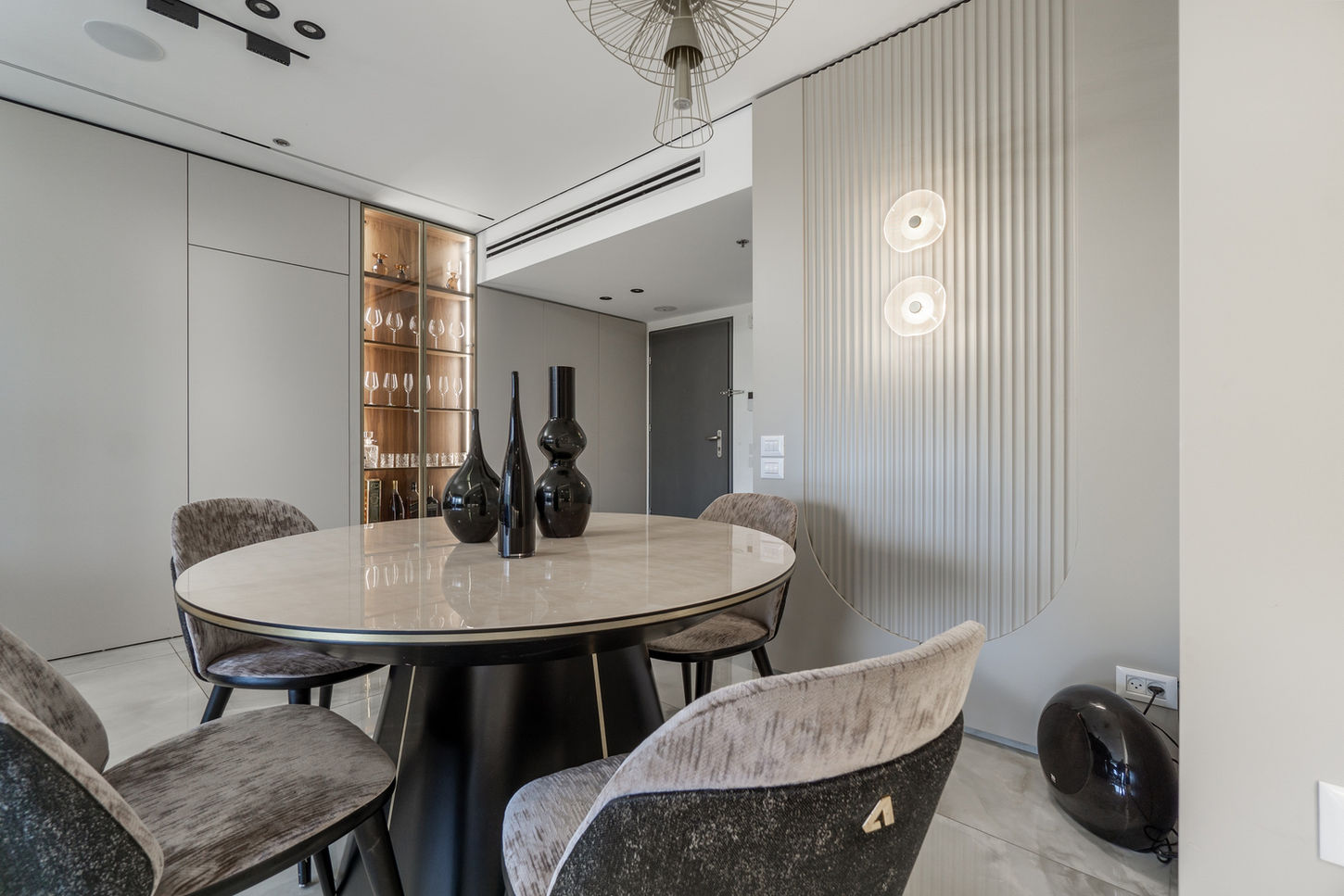 מבט אל פינת הטלוויזיה