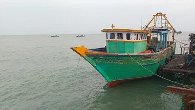 14 Indian Fishermen Arrested by Sri Lankan Navy for Alleged IMBL Violation