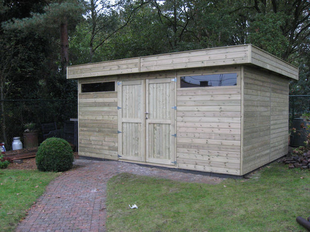 Tuinhuis met bleek hout